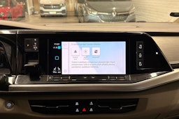 valkoinen Volkswagen Multivan 2022 kuva 26.
