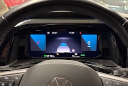 valkoinen Volkswagen Multivan 2022 kuva 31.
