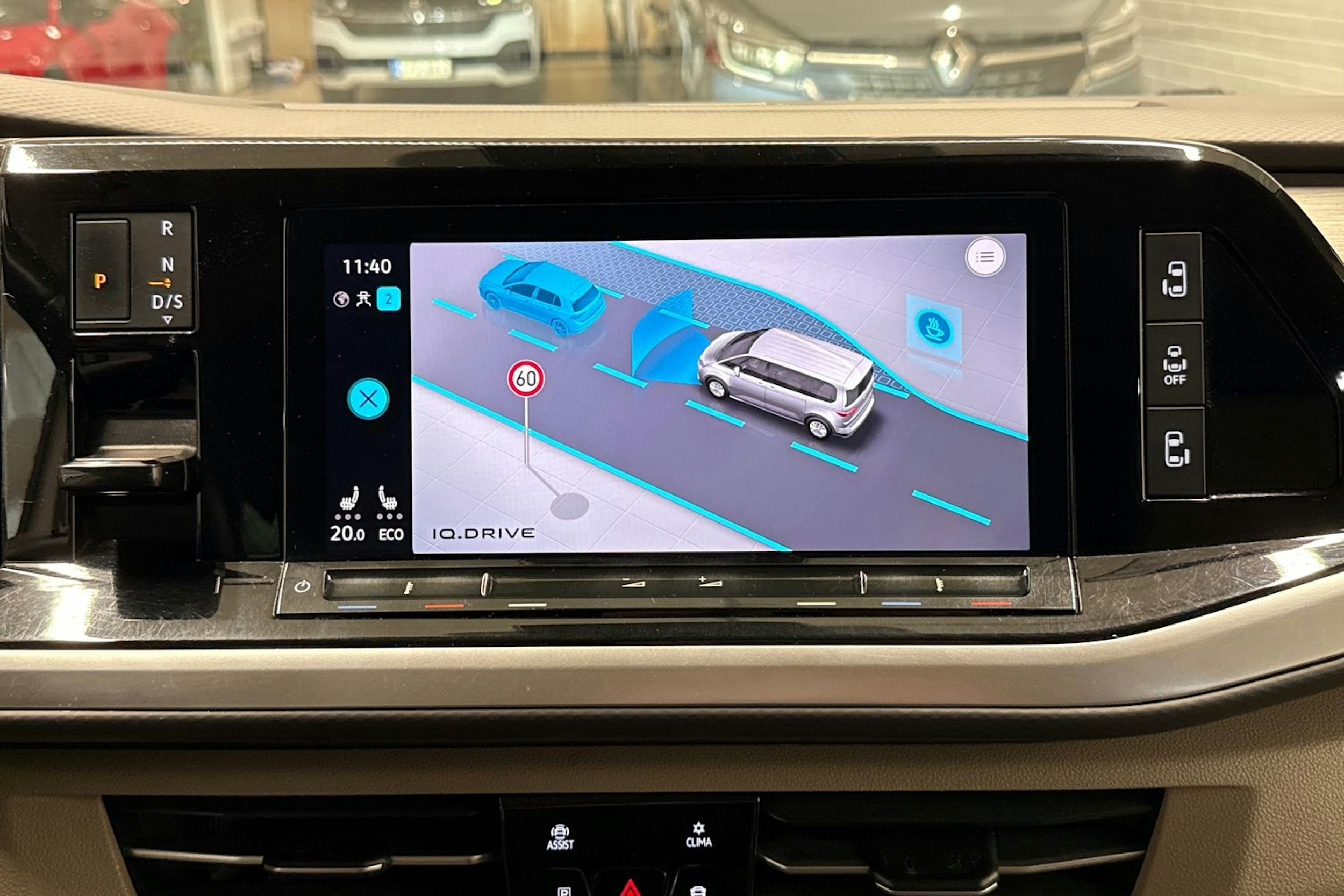valkoinen Volkswagen Multivan 2022 kuva 33.