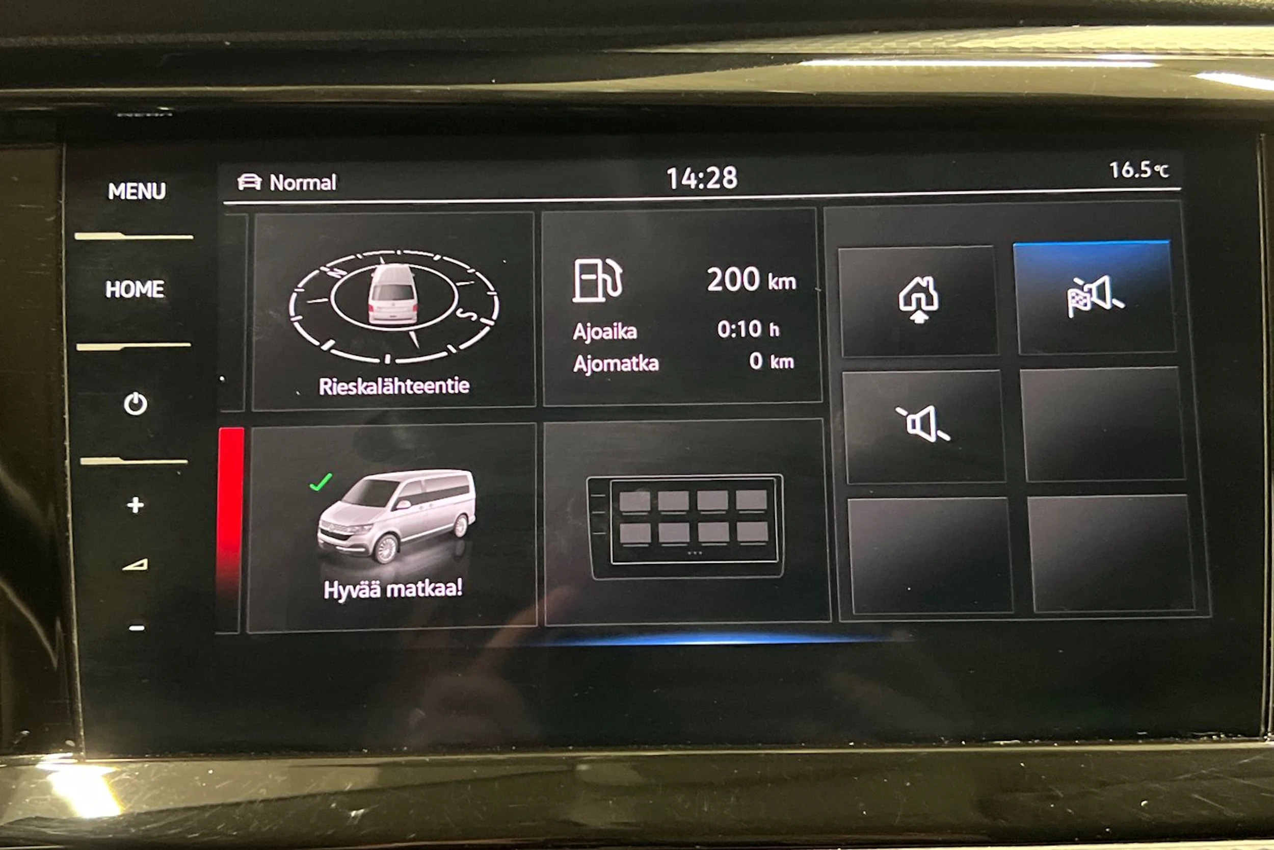 Musta Volkswagen Multivan 2022 kuva 18.