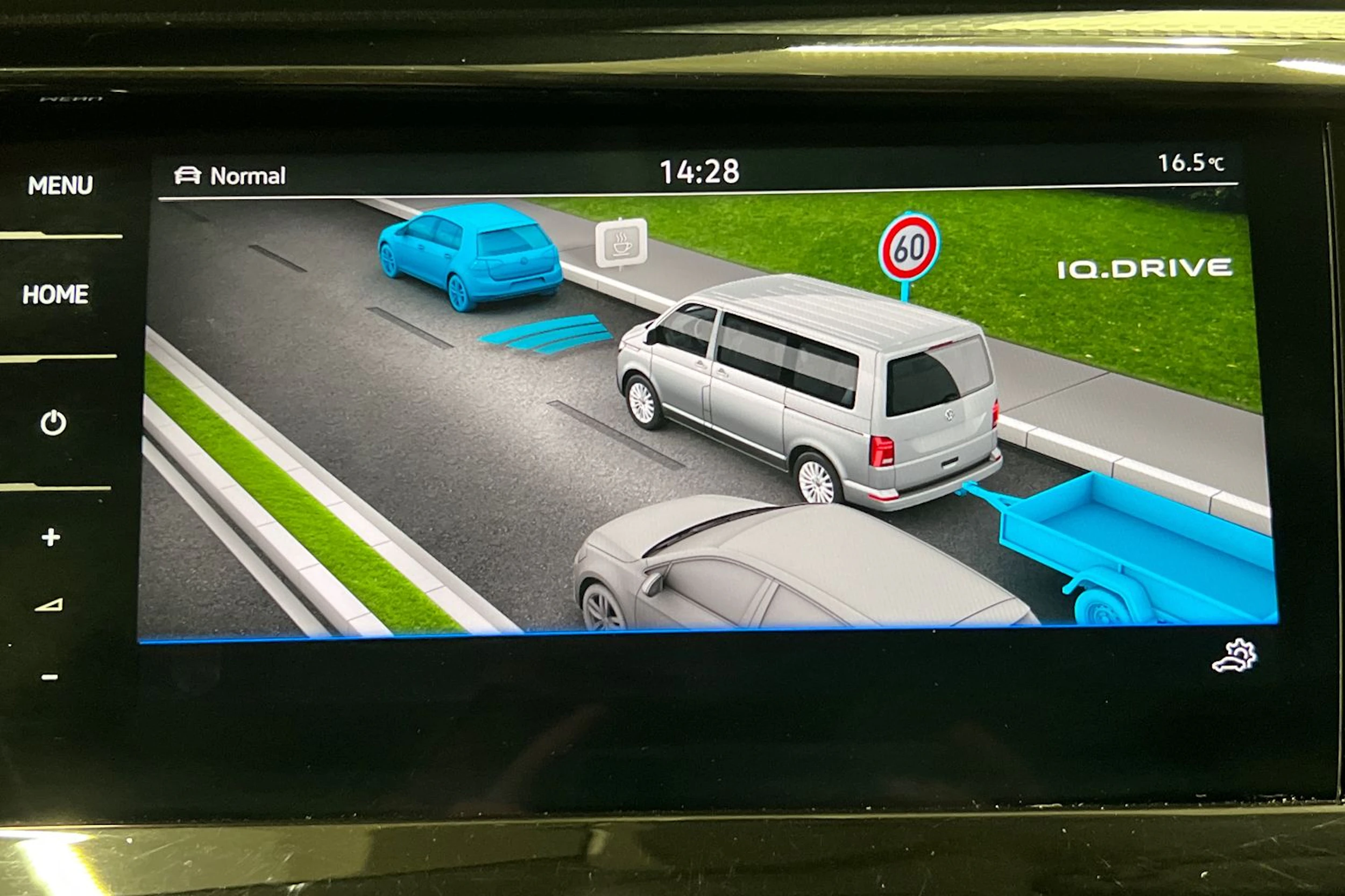 Musta Volkswagen Multivan 2022 kuva 19.