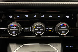 Musta Volkswagen Multivan 2022 kuva 21.