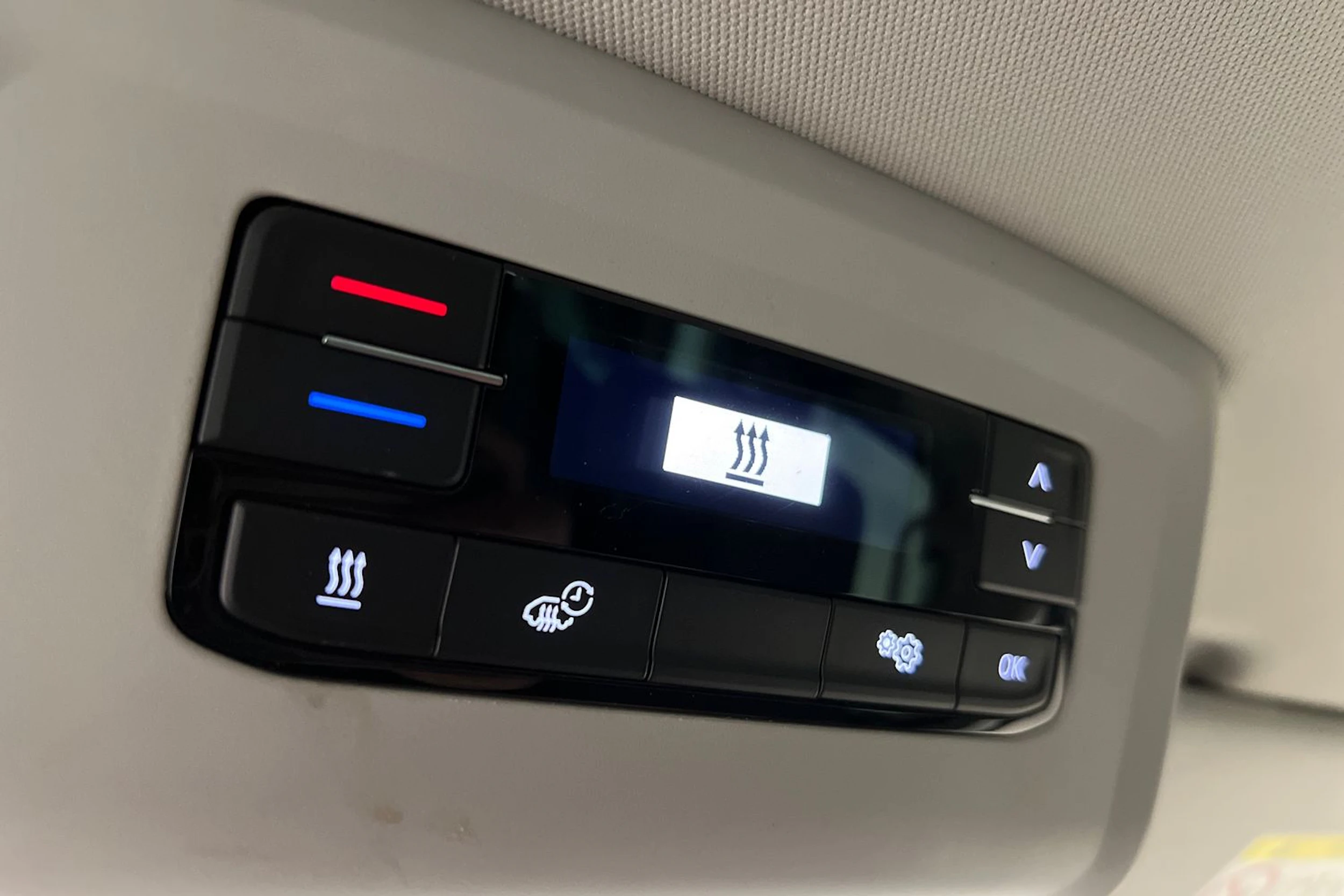 Musta Volkswagen Multivan 2022 kuva 22.