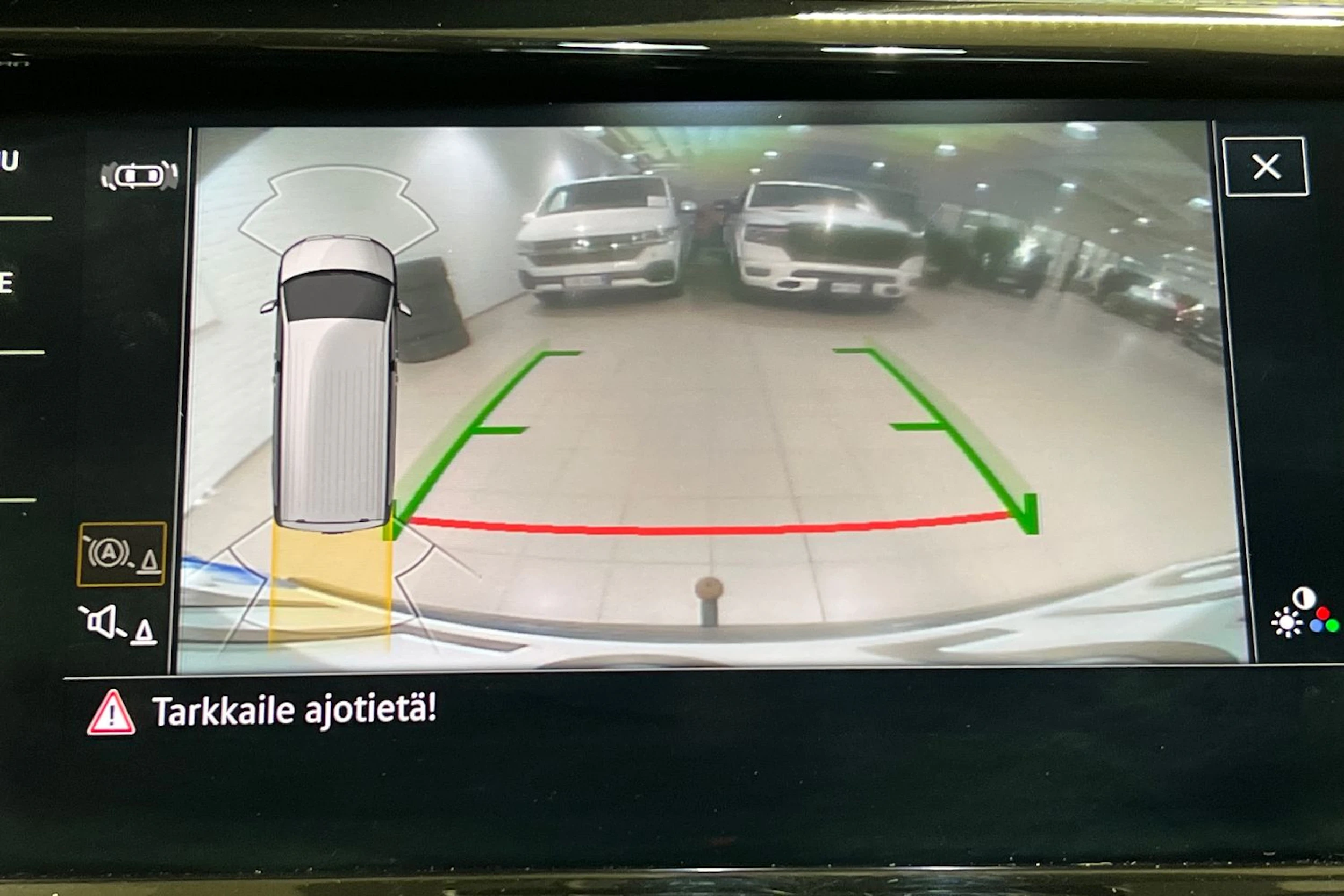 Musta Volkswagen Multivan 2022 kuva 28.