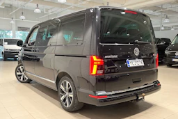 Musta Volkswagen Multivan 2022 kuva 31.