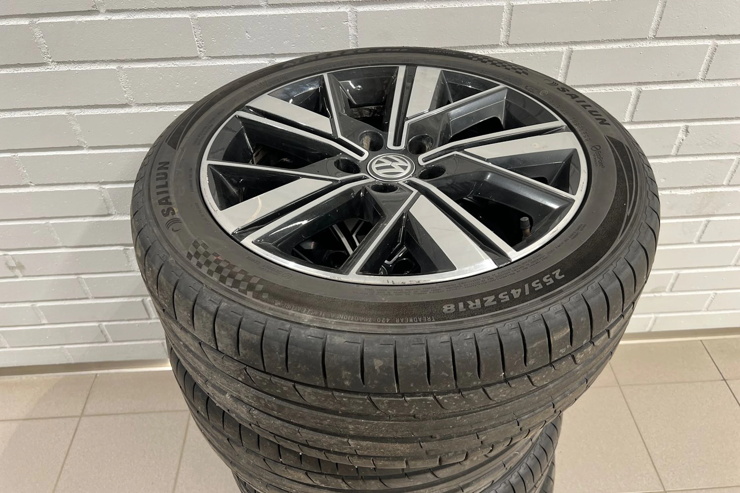 Musta Volkswagen Multivan 2022 kuva 33.