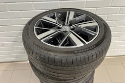 Musta Volkswagen Multivan 2022 kuva 33.