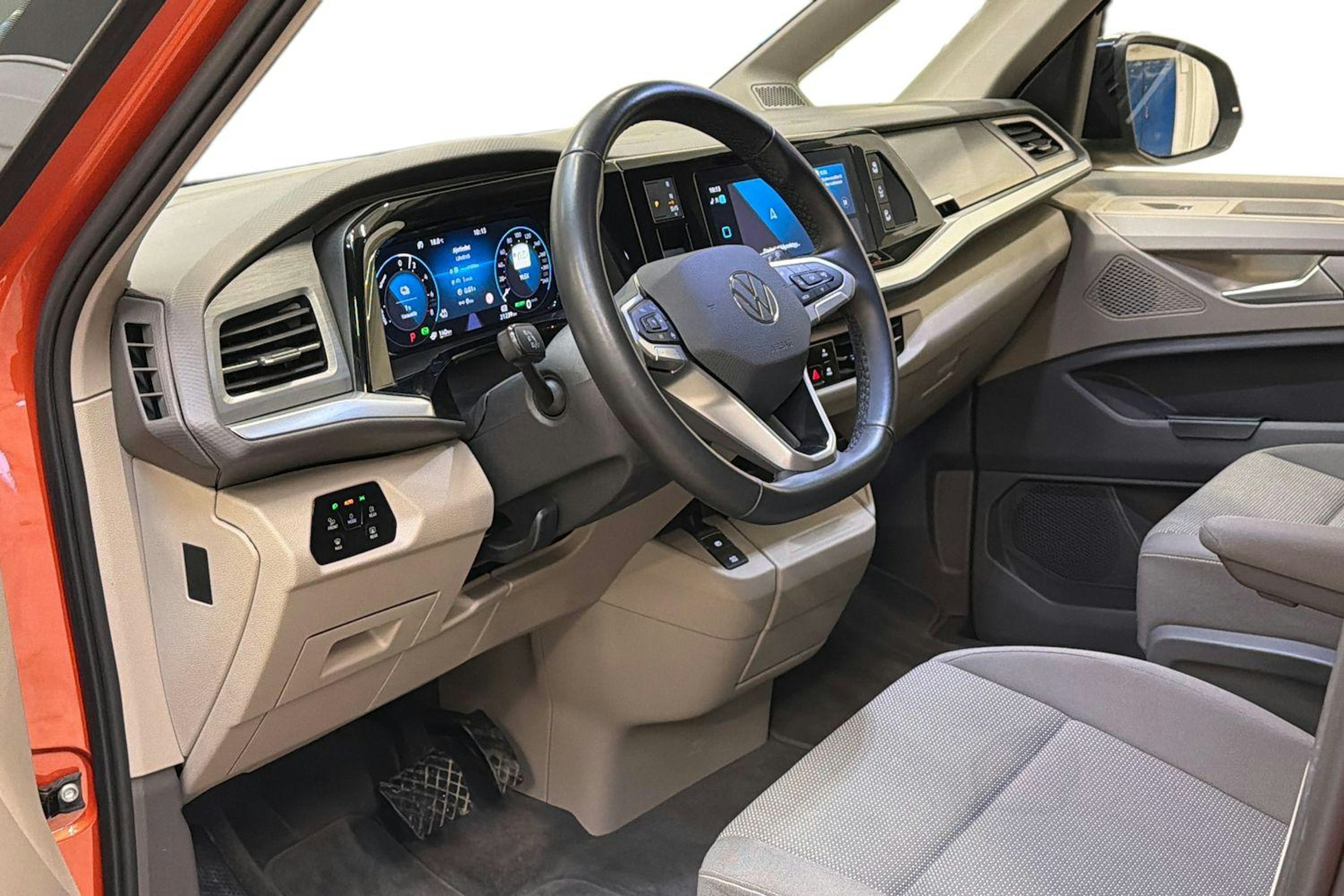 met. harmaa Volkswagen Multivan 2022 kuva 8.