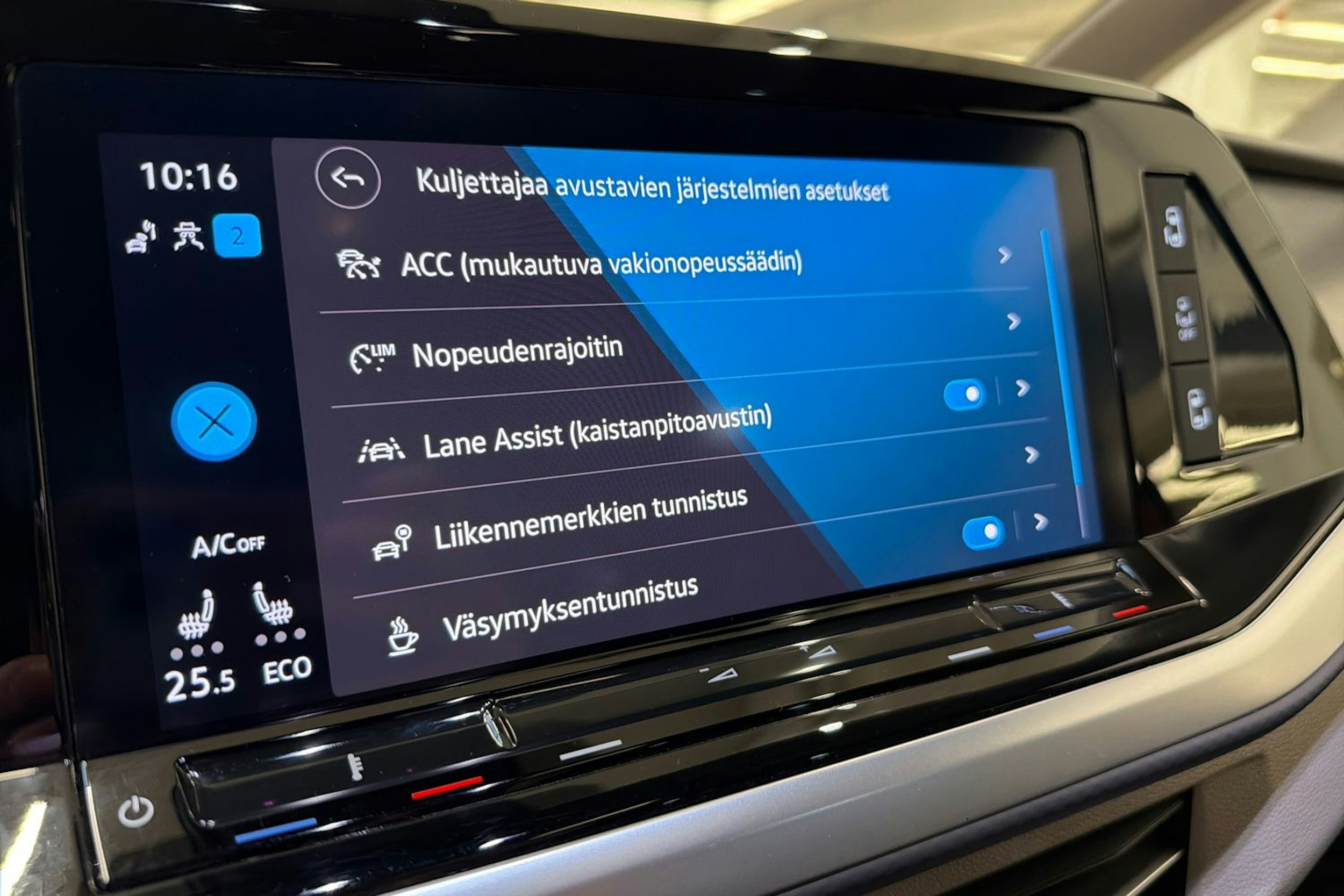 met. harmaa Volkswagen Multivan 2022 kuva 19.