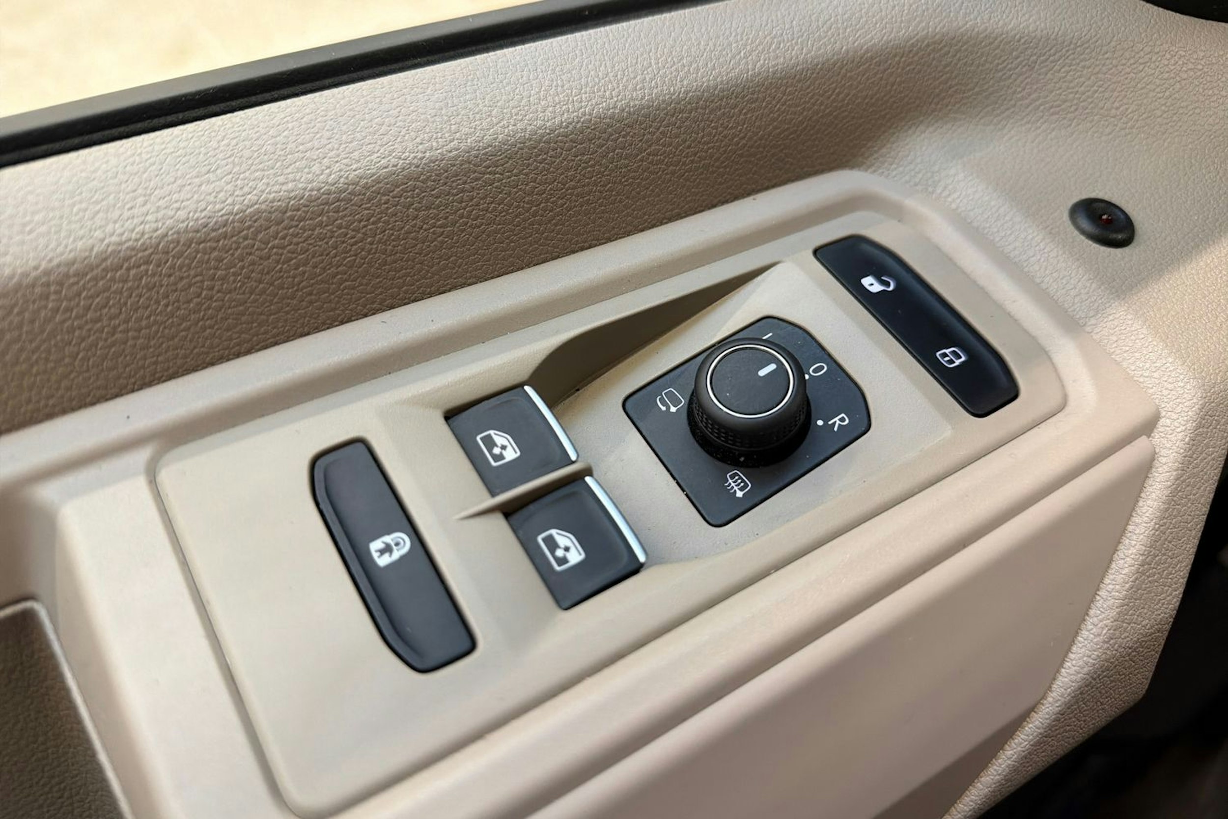 met. harmaa Volkswagen Multivan 2022 kuva 26.