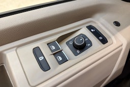 met. harmaa Volkswagen Multivan 2022 kuva 26.