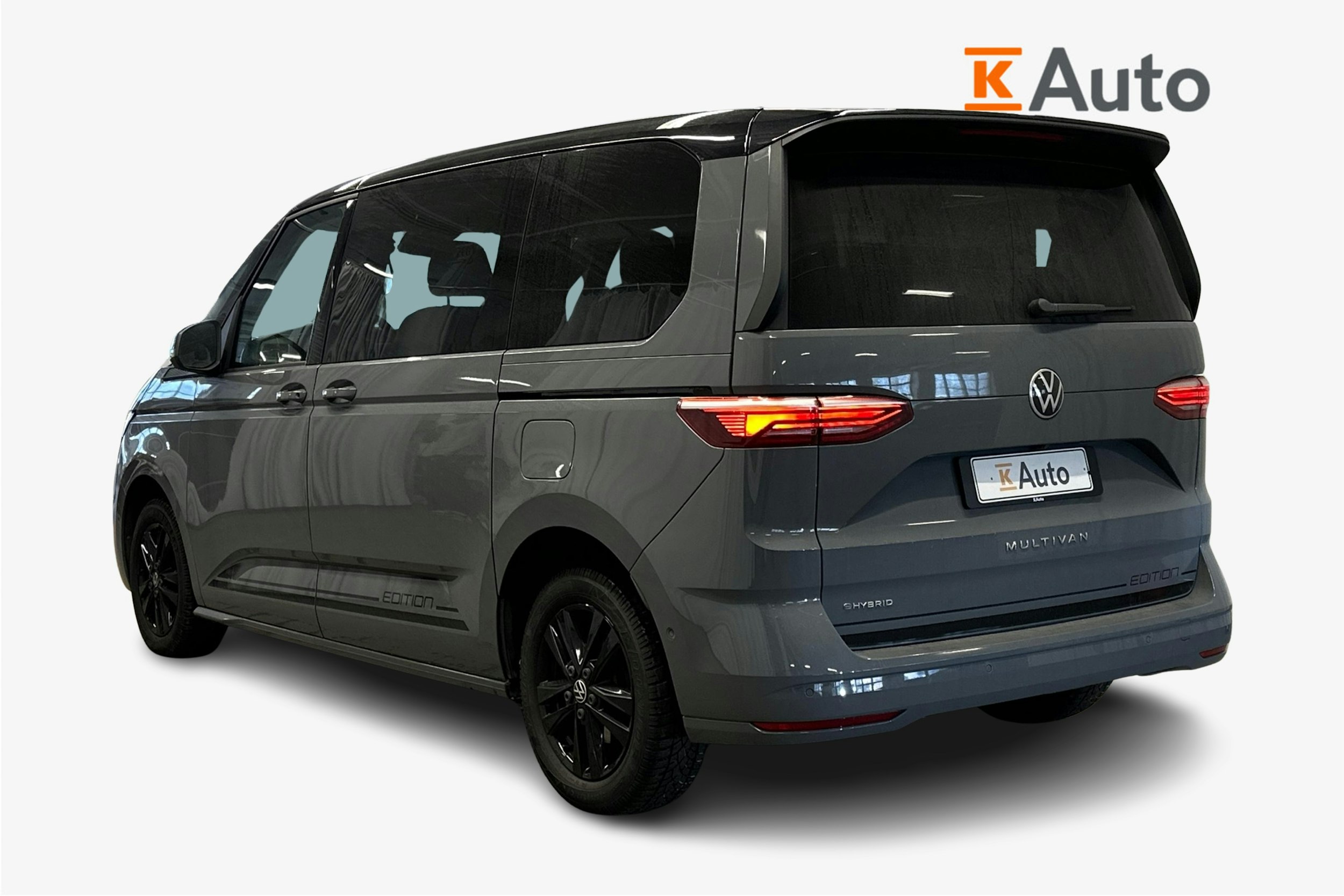 harmaa Volkswagen Multivan 2023 kuva 2.