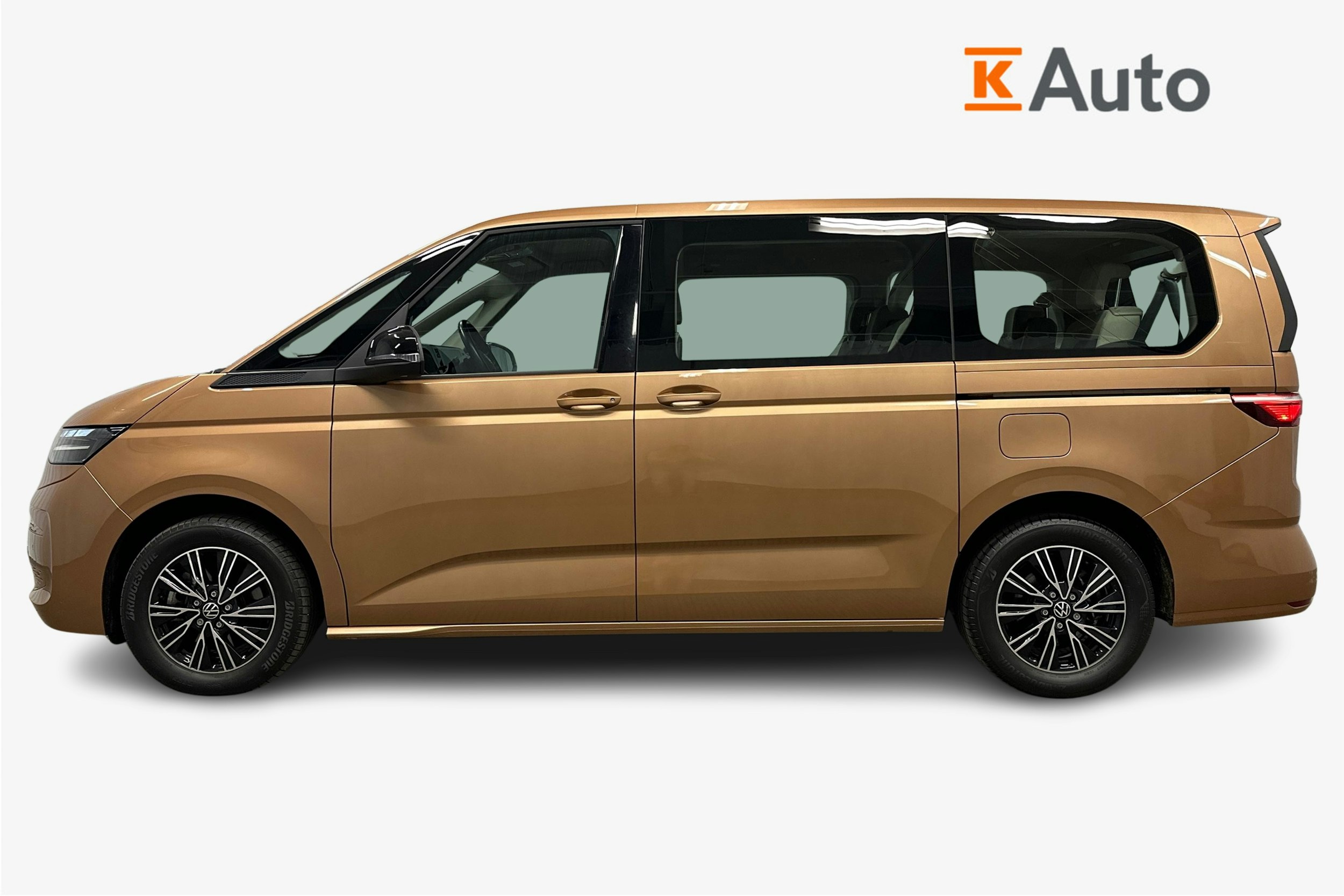 ruskea Volkswagen Multivan 2023 kuva 5.