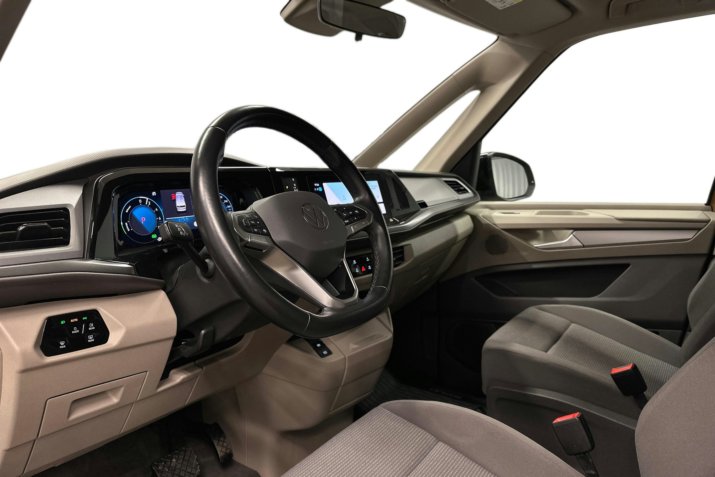 ruskea Volkswagen Multivan 2023 kuva 6.
