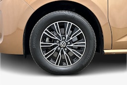 ruskea Volkswagen Multivan 2023 kuva 9.