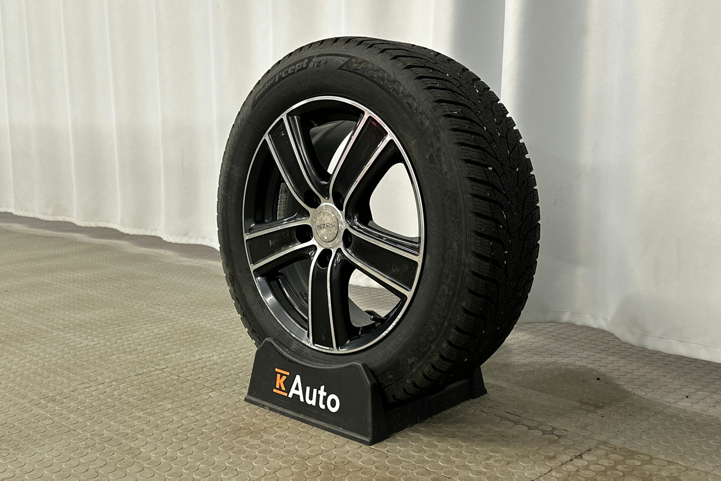 ruskea Volkswagen Multivan 2023 kuva 10.