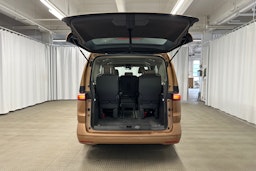 ruskea Volkswagen Multivan 2023 kuva 11.