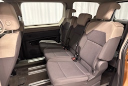 ruskea Volkswagen Multivan 2023 kuva 14.