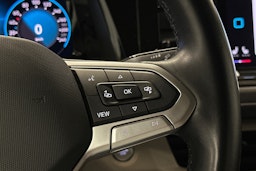 ruskea Volkswagen Multivan 2023 kuva 18.