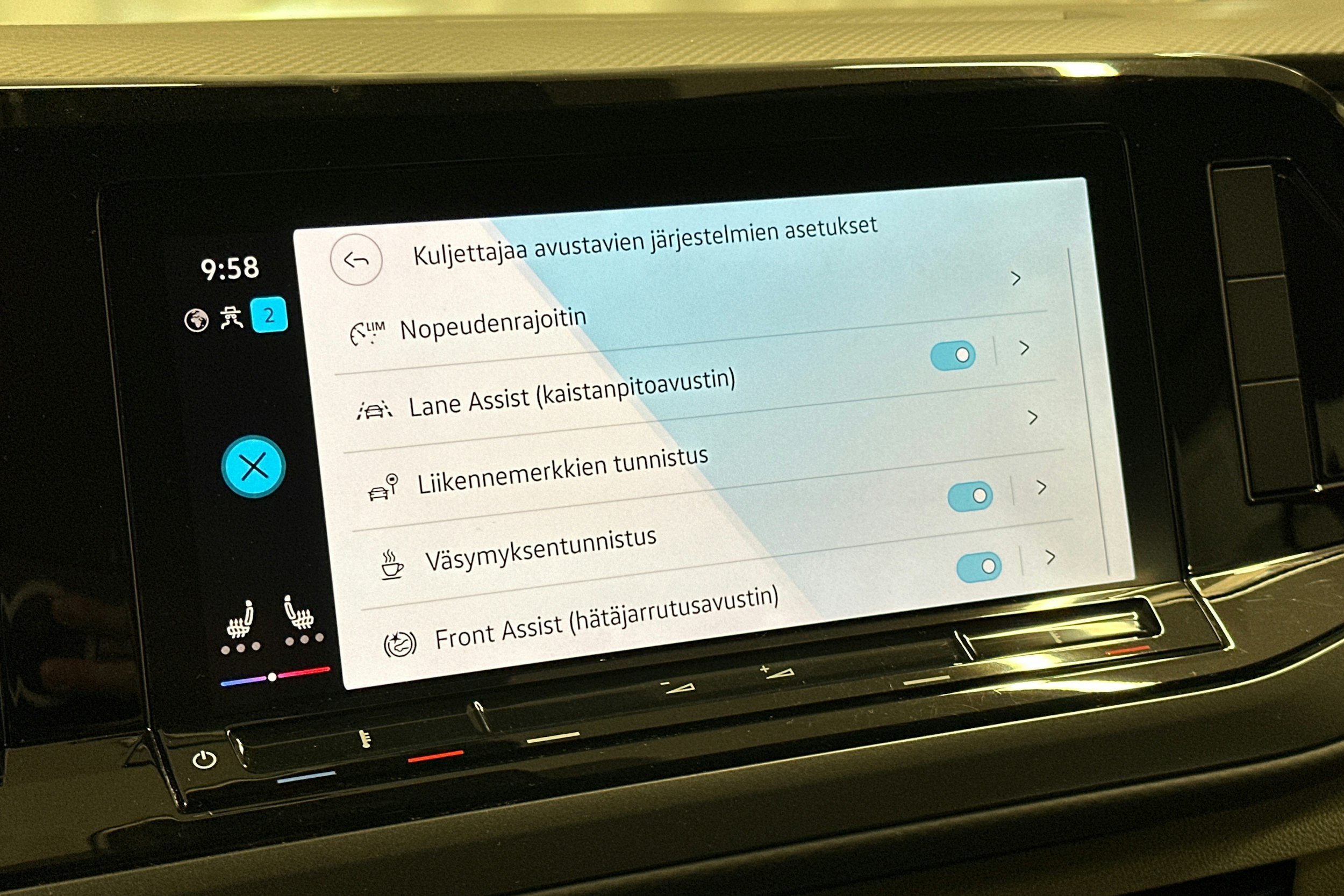 ruskea Volkswagen Multivan 2023 kuva 21.