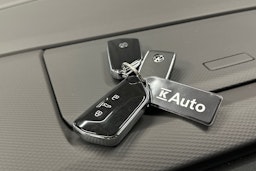 ruskea Volkswagen Multivan 2023 kuva 24.