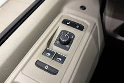 ruskea (beige) Volkswagen Multivan 2023 kuva 10.