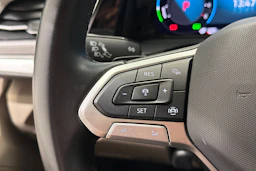 ruskea (beige) Volkswagen Multivan 2023 kuva 12.