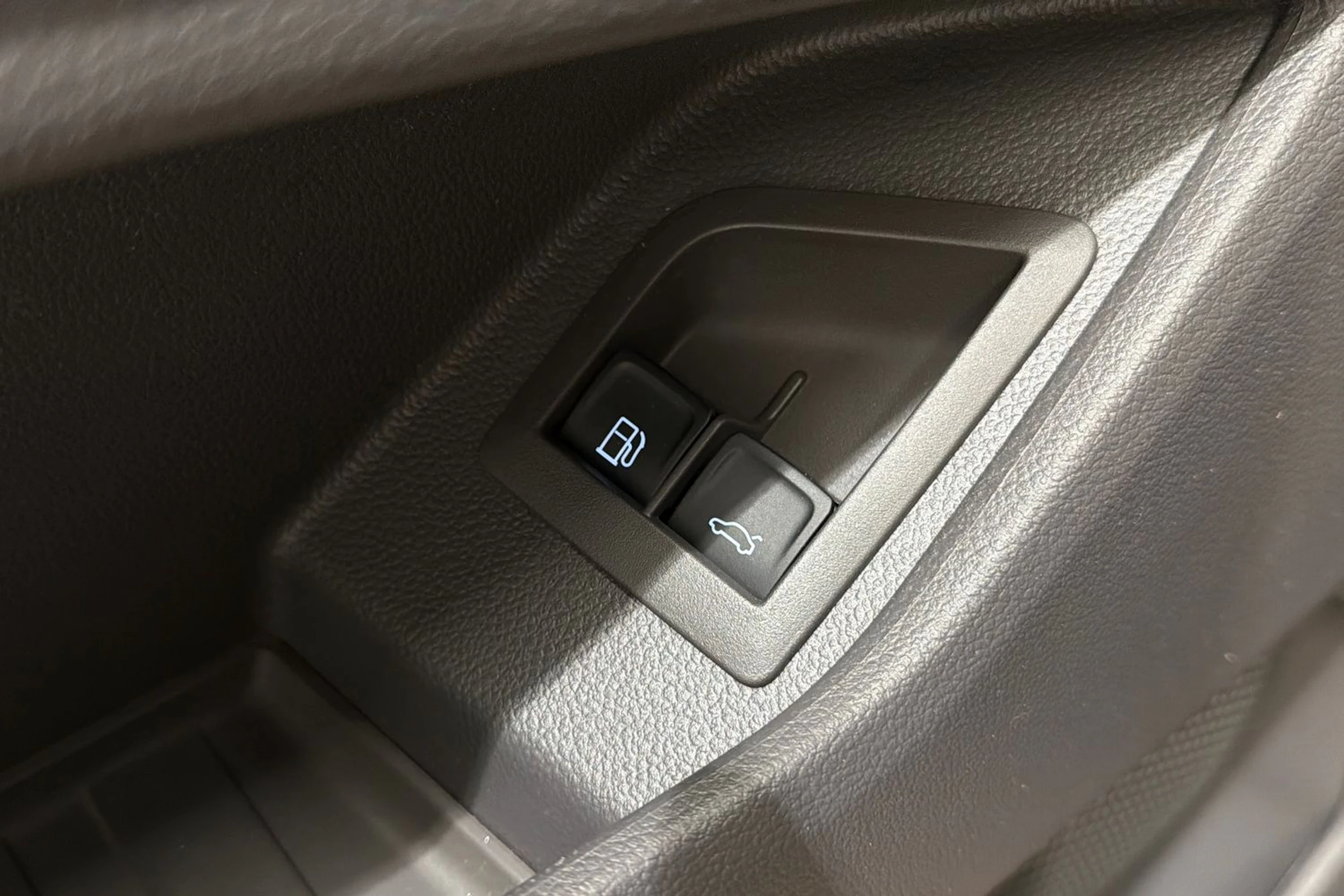 ruskea (beige) Volkswagen Multivan 2023 kuva 22.