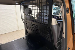ruskea (beige) Volkswagen Multivan 2023 kuva 25.