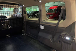 ruskea (beige) Volkswagen Multivan 2023 kuva 28.