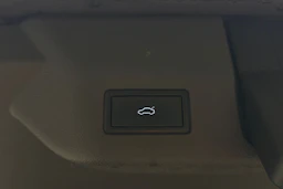 ruskea (beige) Volkswagen Multivan 2023 kuva 30.