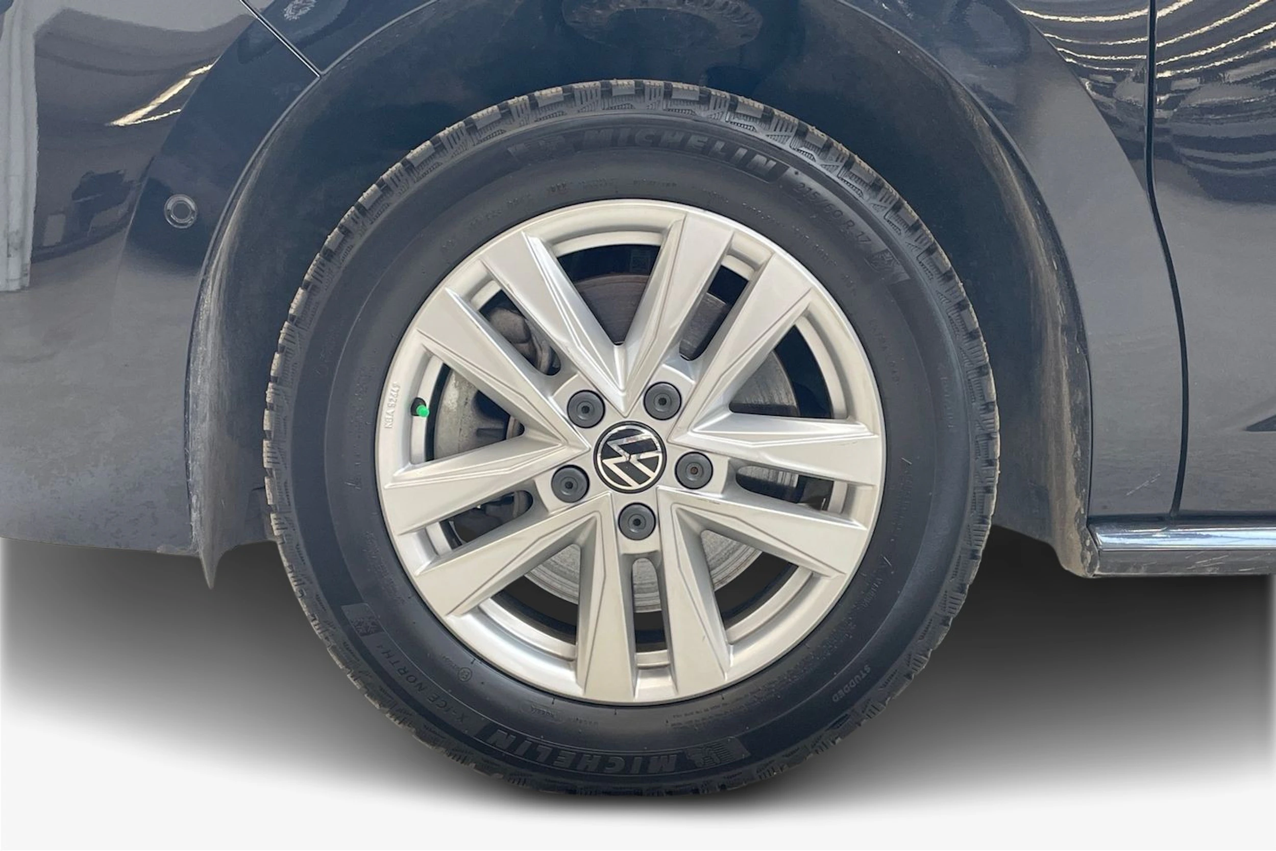 musta Volkswagen Multivan 2023 kuva 9.