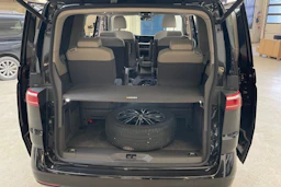 musta Volkswagen Multivan 2023 kuva 13.