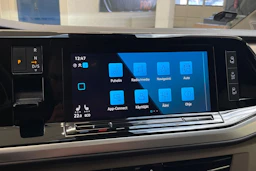 musta Volkswagen Multivan 2023 kuva 20.