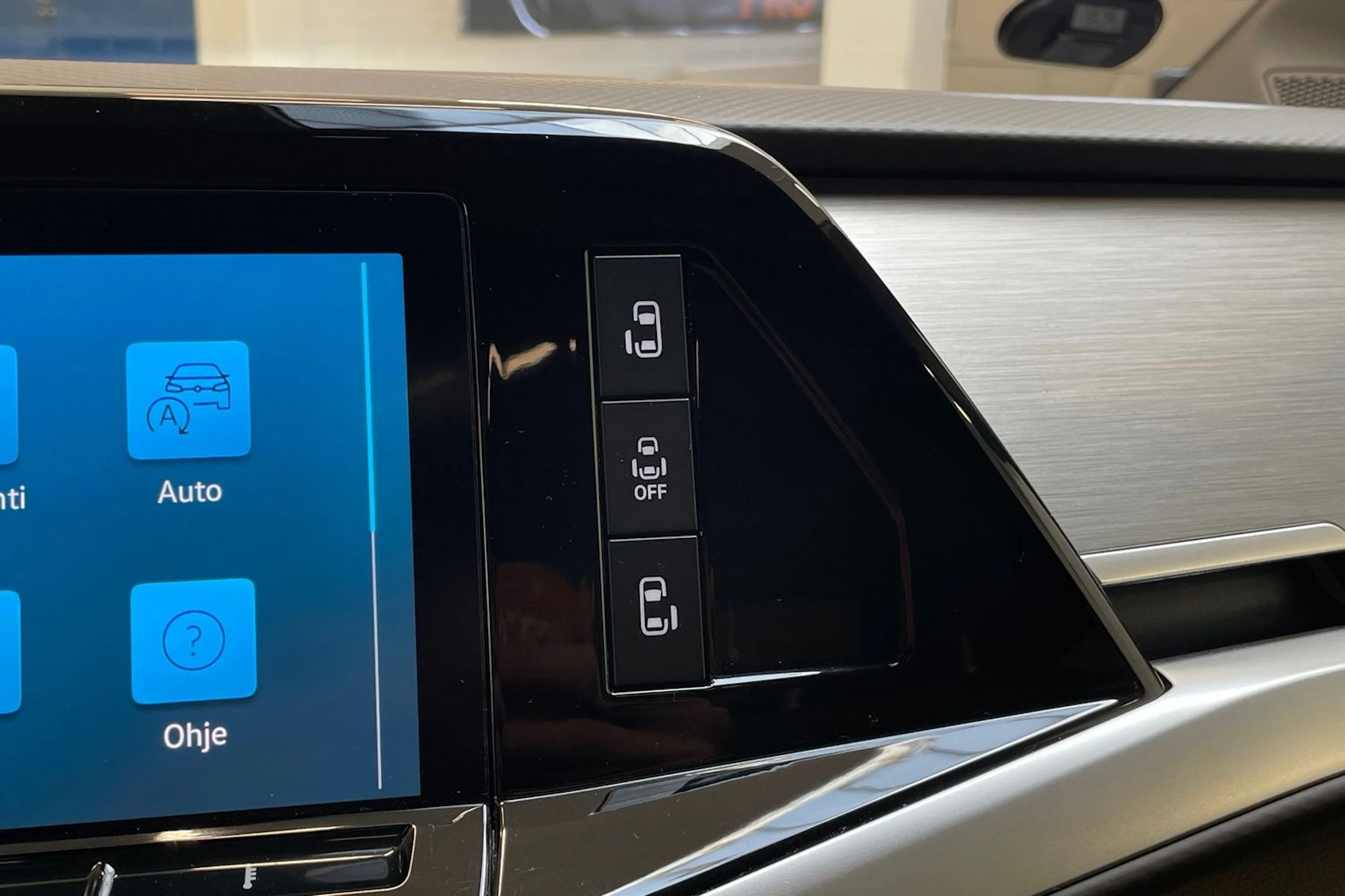 musta Volkswagen Multivan 2023 kuva 21.