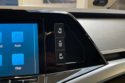 musta Volkswagen Multivan 2023 kuva 21.