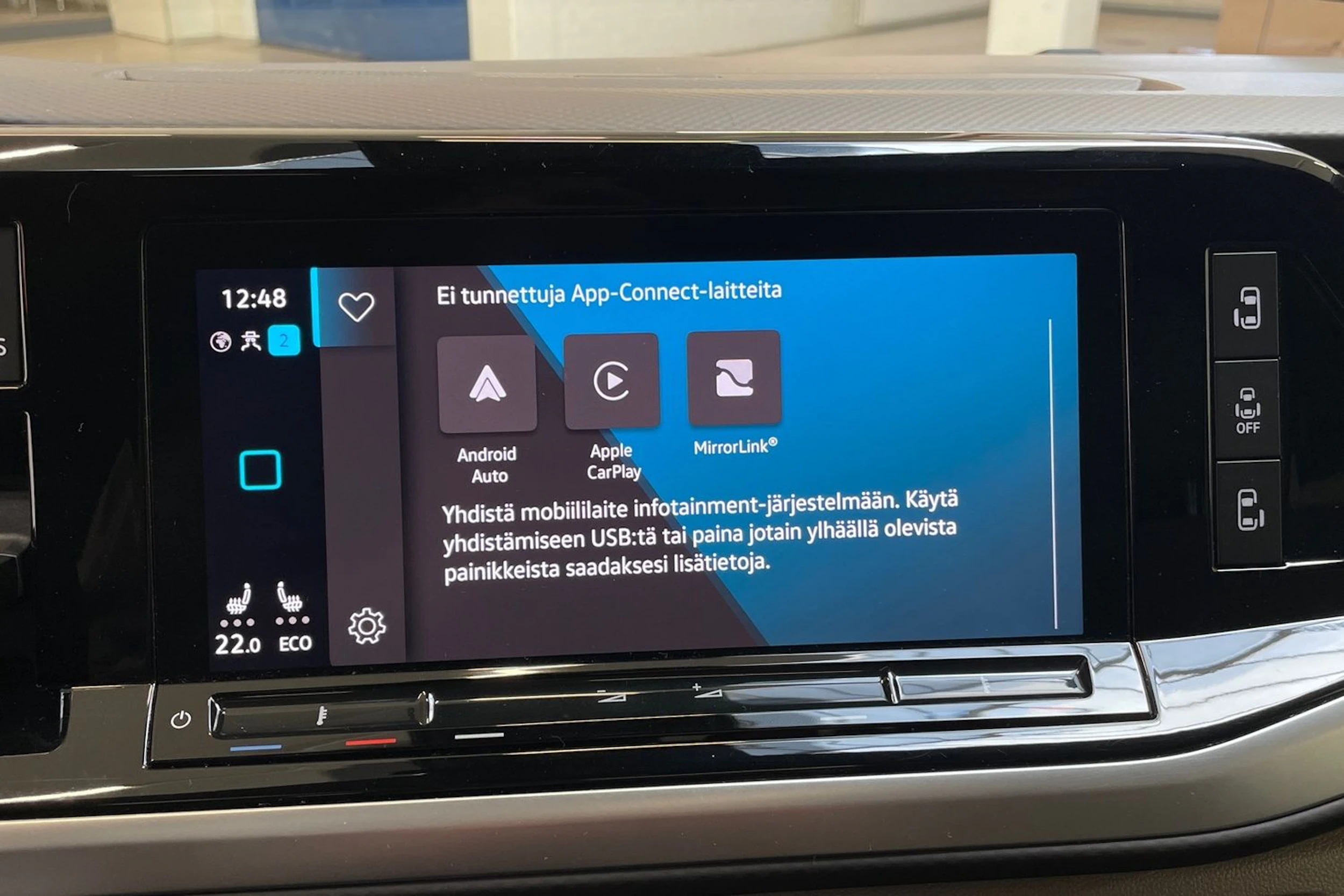 musta Volkswagen Multivan 2023 kuva 23.