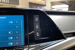 musta Volkswagen Multivan 2023 kuva 27.