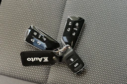 musta Volkswagen Multivan 2023 kuva 31.