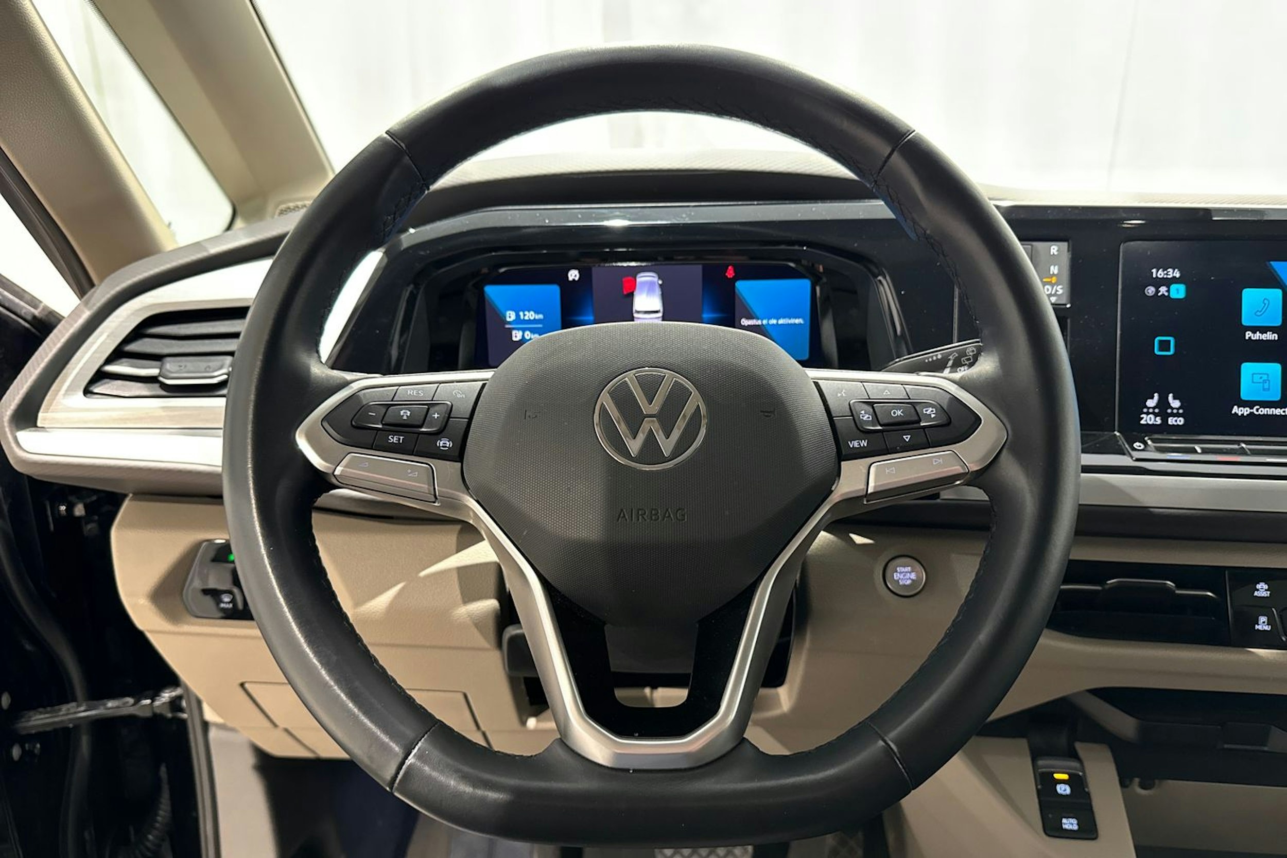met. musta Volkswagen Multivan 2023 kuva 18.
