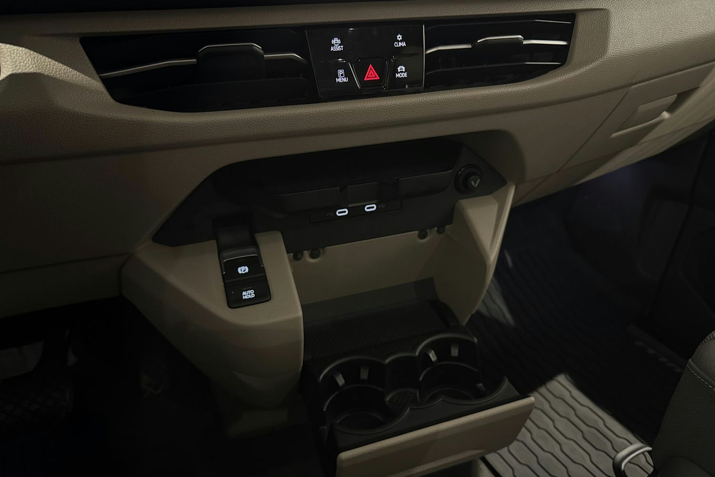 met. musta Volkswagen Multivan 2023 kuva 24.