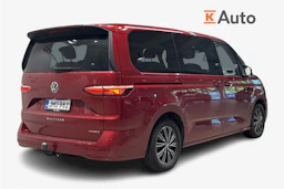 Punainen Volkswagen Multivan 2023 kuva 2.
