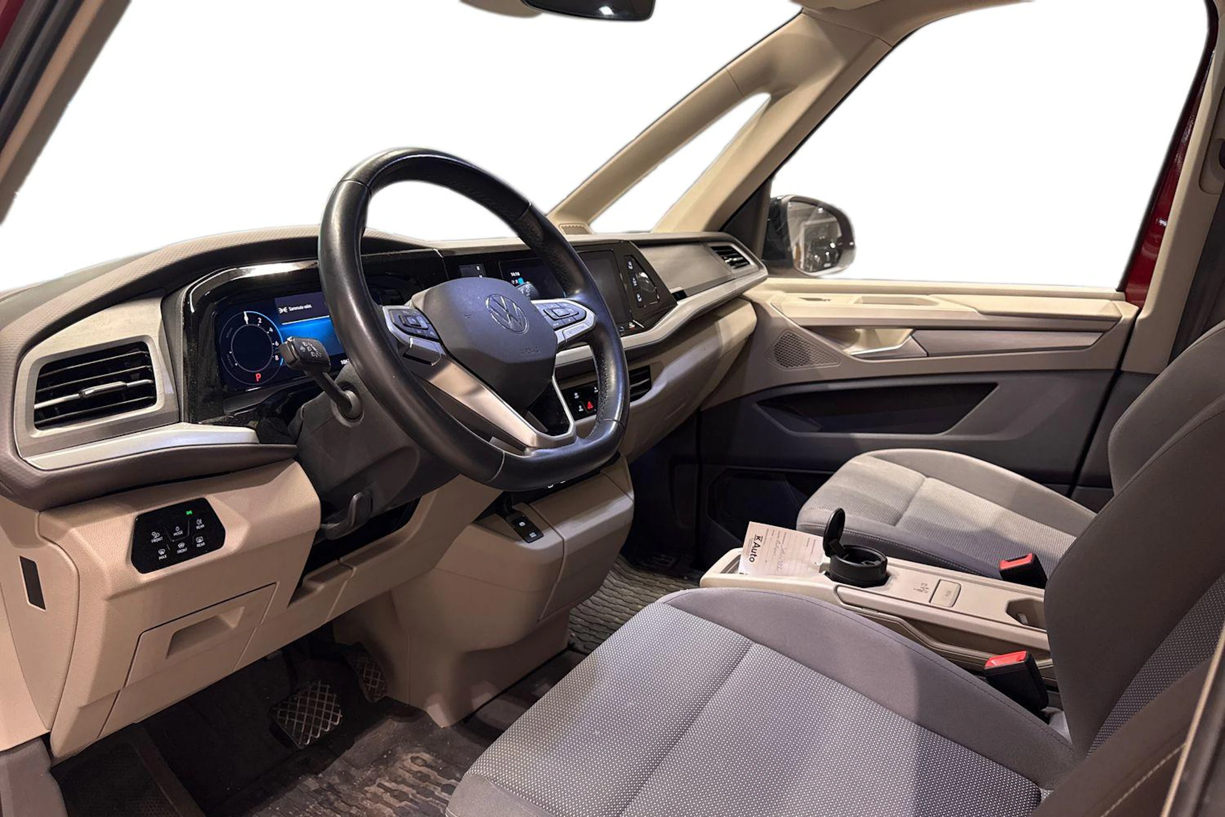Punainen Volkswagen Multivan 2023 kuva 3.