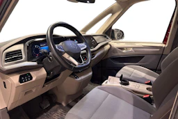 Punainen Volkswagen Multivan 2023 kuva 3.