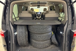 met. musta Volkswagen Multivan 2023 kuva 12.