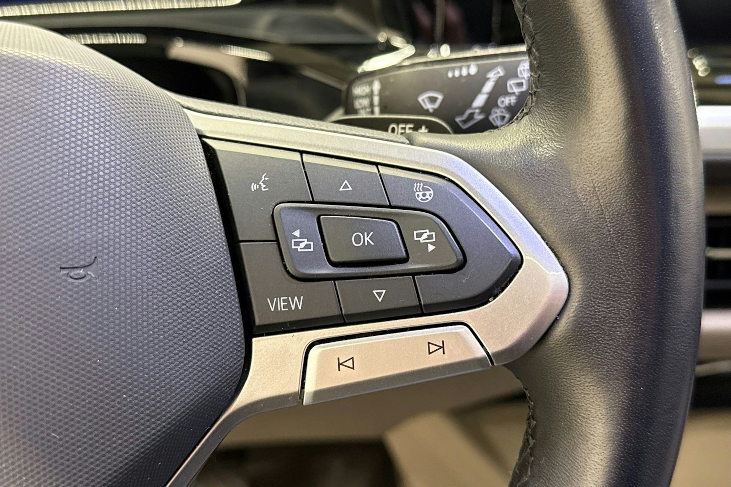 met. musta Volkswagen Multivan 2023 kuva 17.