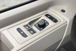 met. musta Volkswagen Multivan 2023 kuva 19.