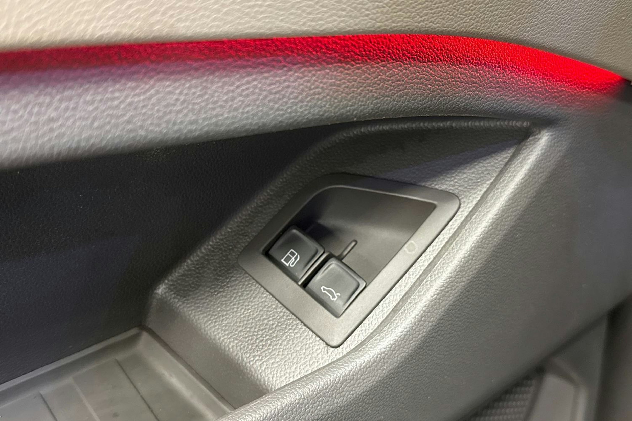 met. musta Volkswagen Multivan 2023 kuva 20.