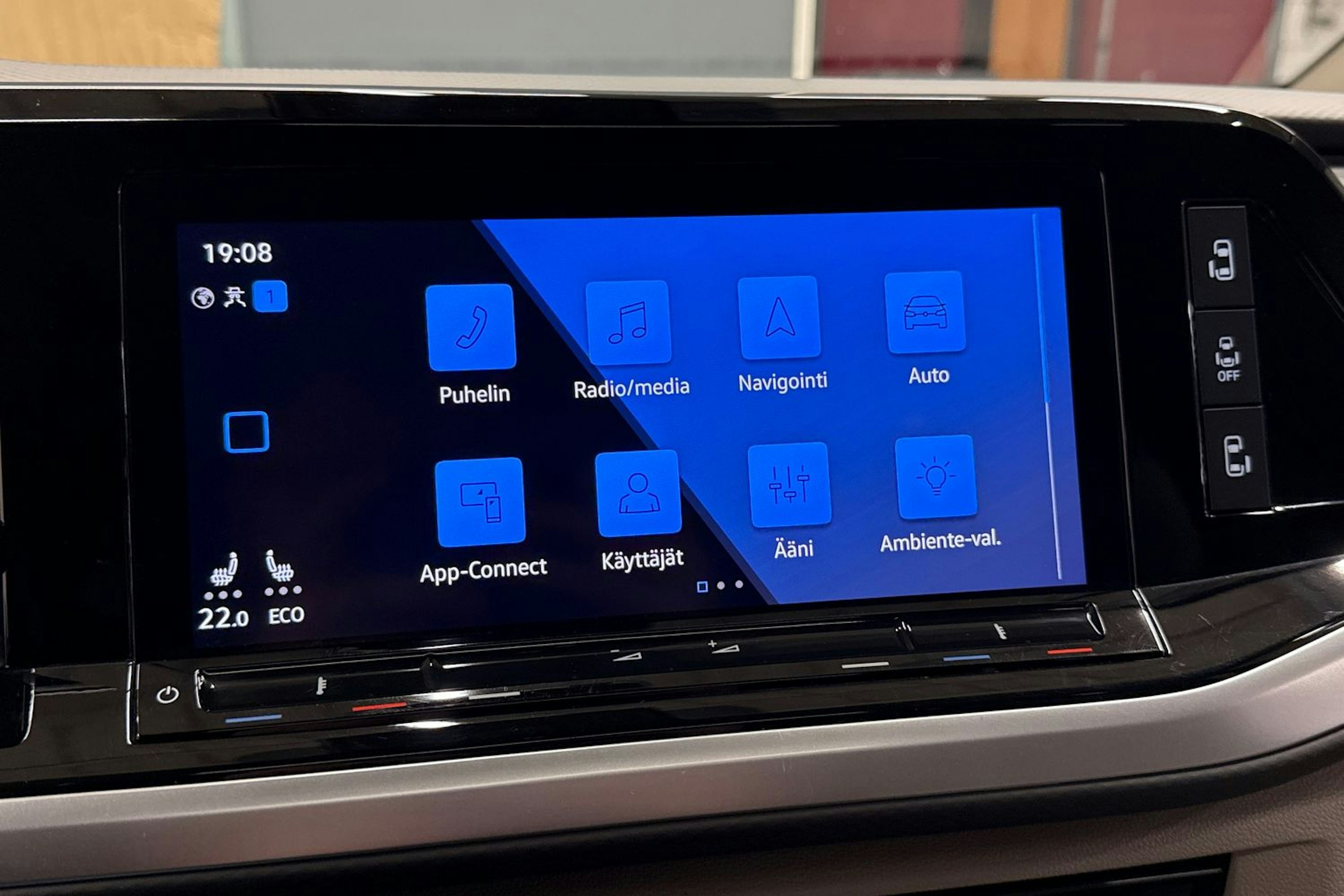 met. musta Volkswagen Multivan 2023 kuva 23.