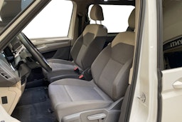 valkoinen Volkswagen Multivan 2023 kuva 6.